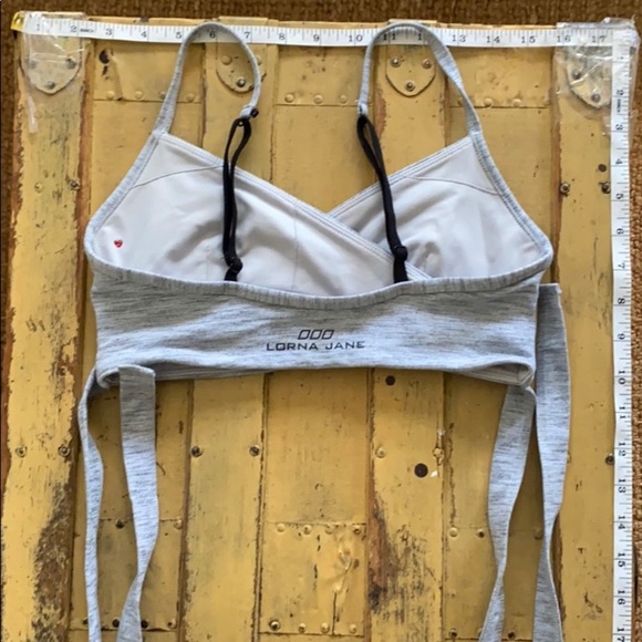 LORNA JANE STRETCH GRAY WORKOUT WRAP SPORTS BRA PADDED GYM YOGA ATHLEISURE S - Picture 14 of 16